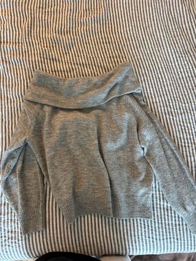 H&M Gray Off-Shoulder Women's Sweater